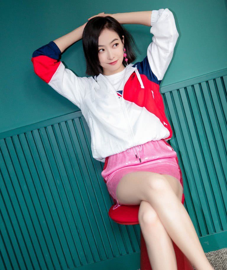 宋茜穿三种颜色也不好看，粉色裙子实力抢眼，和塑料袋有得一拼!