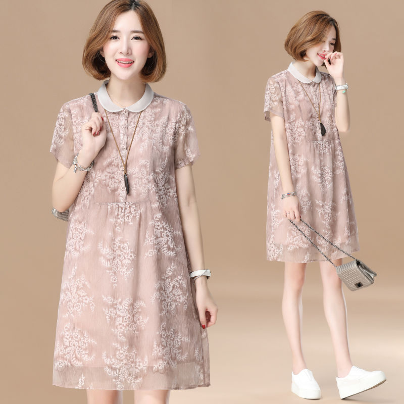 太美了，如今的美女真大胆，穿着性感不露真心美，迷倒一大片男人