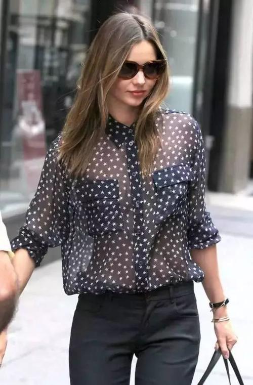 夏天那些很透的衣服，到底怎么穿出去啊？