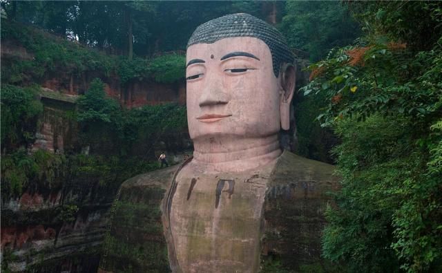 又一世界奇观?中国浙江发现世界最大天然佛像，高达千米十分逼真
