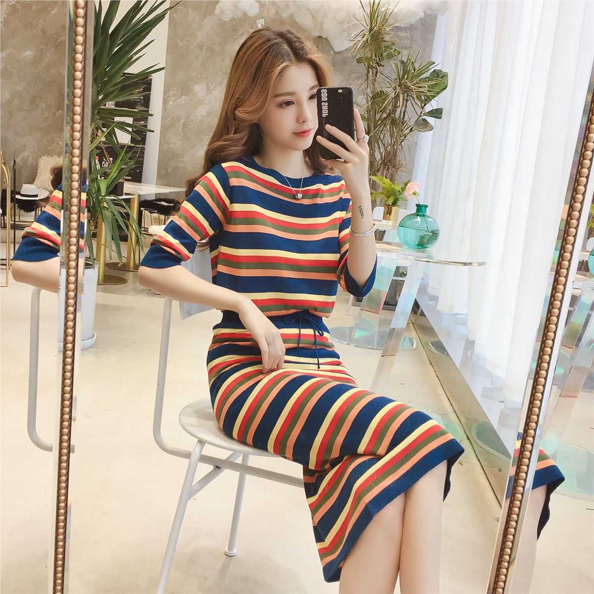 入秋后,越来越流行“小香风”,我和姐姐各囤3件,美的令人窒息