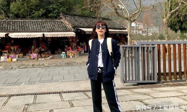 『少女』她是火箭少女的“小彩虹”,穿棒球服搭白T阔腿裤,腿长优越