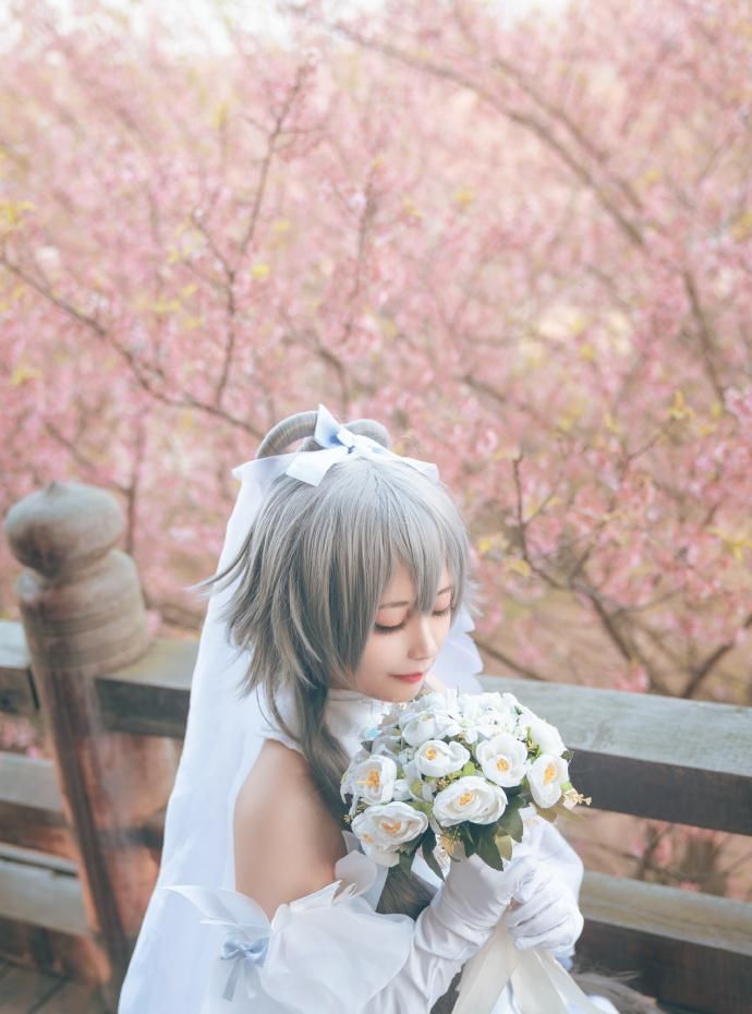 小咖哈哈哈哈:洛天依花嫁cos:我想成为你的新娘,你愿意吗?