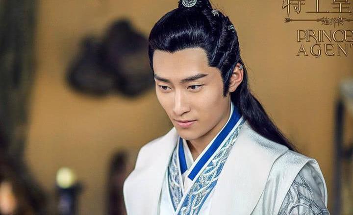 楚乔传,窦骁的5套衣服,图2显老气,图4迷倒李沁