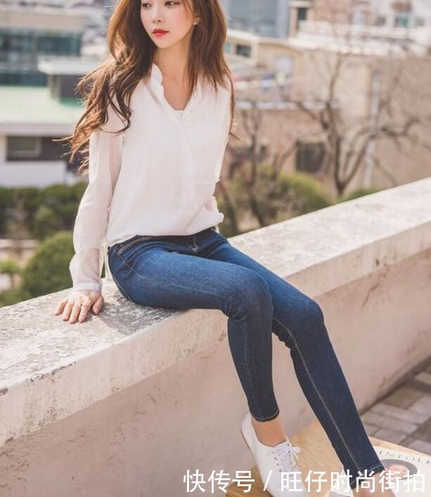 时尚漂亮的牛仔裤小姐姐,身材凹凸有型,穿出自信美感!