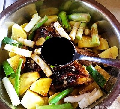 「外婆」外婆的祖传秘方—土豆蒸蹄膀