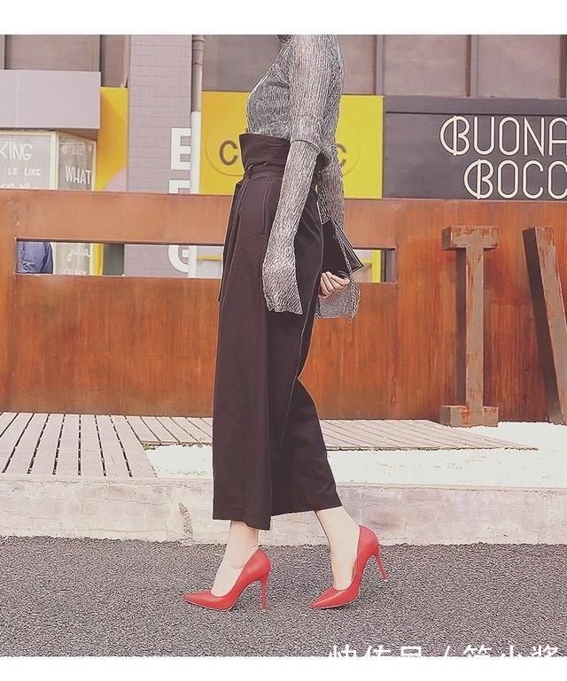 弧度优美的尖头细高跟，上脚毫无累赘感