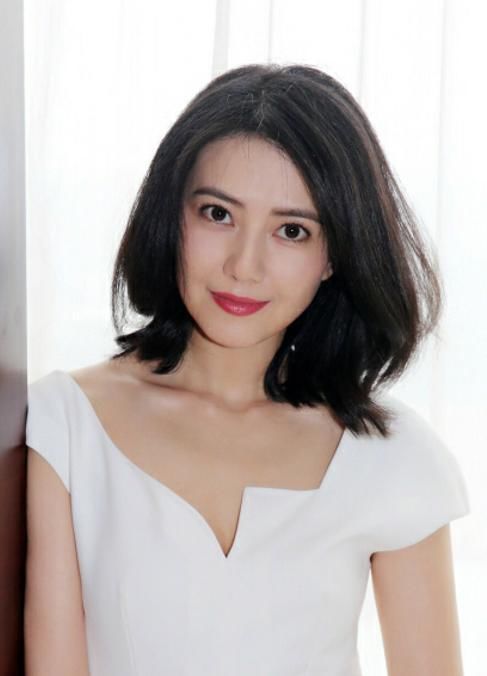 本以为高圆圆短发已经够美了,看到俞飞鸿才知道什么叫美得窒息!