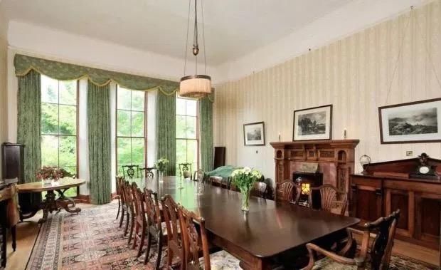 355万入主苏格兰古堡：自带森林绿地许愿井，还有王室专用会客厅