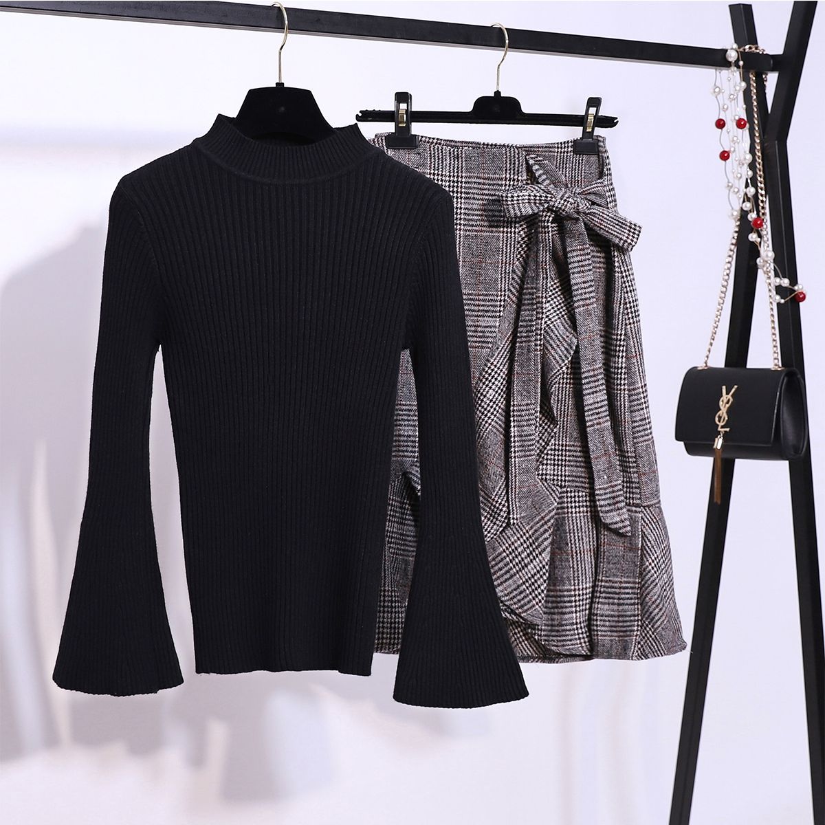 太美了!难怪老婆不穿裙子!穿这针织衫+黑裤子,洋气时髦巨美嫩