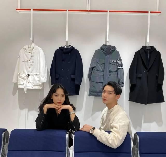 「时装周」这种撞脸+撞衫,却比情侣穿搭更放闪