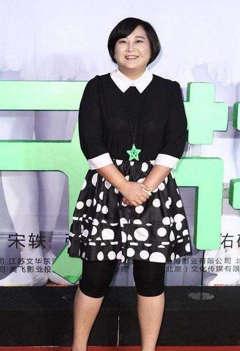 当140斤贾玲和90斤的张小斐同穿裙子, 网友: 看完瞬间不想减肥了