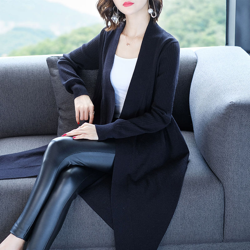 上海女人就是会穿，开衫搭小背心直接穿出门，洋气减龄有活力，美