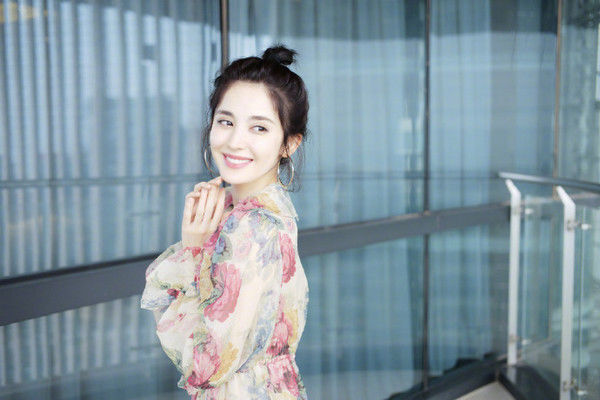 娜扎这本发型教科书也踩雷了?这样扎丸子头简直自寻死路...