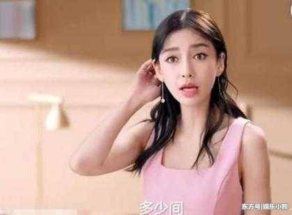 热巴baby同穿粉色吊带裙, 一个空空如也一个呼之欲出