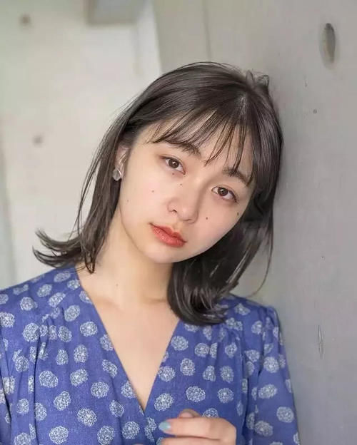  「脸上」脸上有这4个特征的女生不要剪“短发”，否则太显老，信我的没错