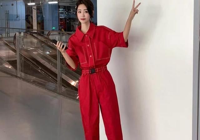  「选择」认可吧！工作服风确实很漂亮，这7款连体服，陪你玩转时尚潮流