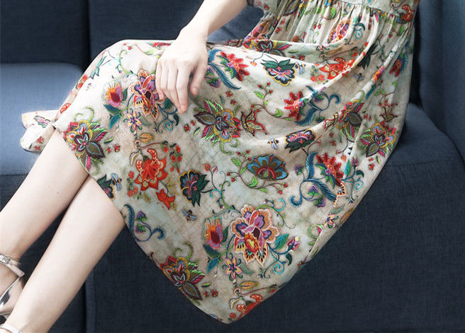 好身材别藏着掖着,夏天就穿蕾丝款“透透裙”,若隐若现才更迷人