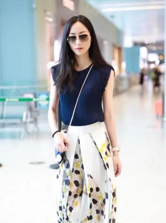 韩雪穿错衣服气质全无，瞬间老了好几岁，网友:就一中年阿姨!