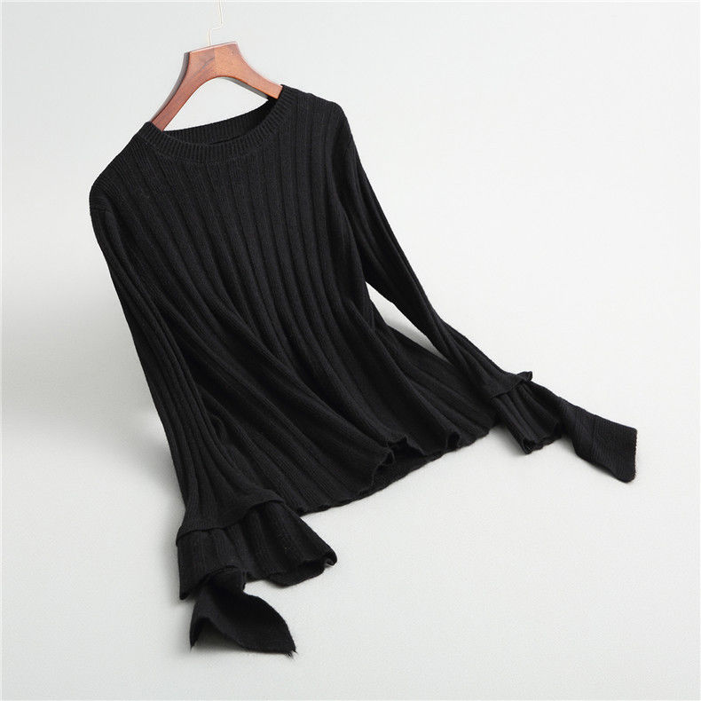 我滴天，53岁姨妈也太时髦了，秋天穿小衫配短裙，美嫩赛90后