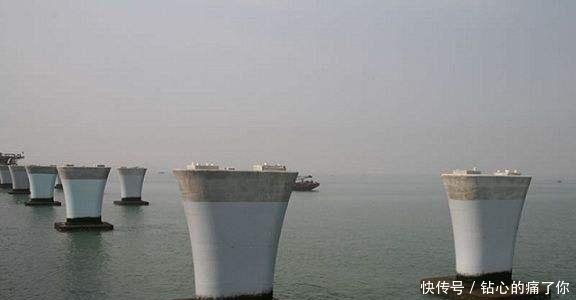 跨海大桥海域深度一般80米左右，大桥桥墩如何建造答案来了