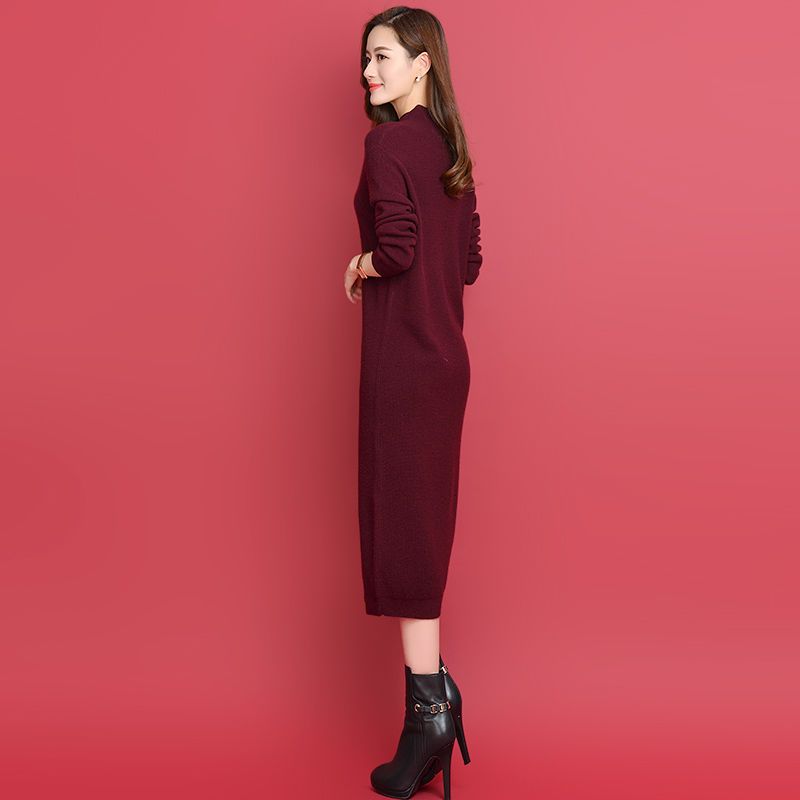 70后女人，秋裙搭马丁靴，显高美嫩，7080后女人都喜欢