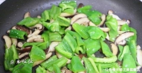  助于：香菇和此物是绝配，3块钱一斤，燃烧脂肪，软化血管，越吃越瘦