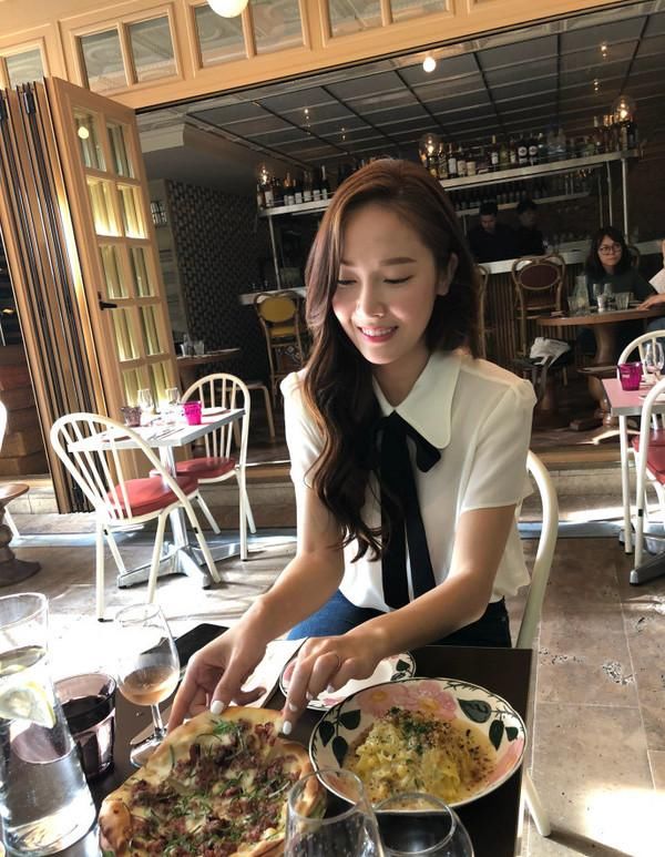 杨幂之后郑秀妍的发际线也掉线了？行走的发型教科书就这么凉凉了