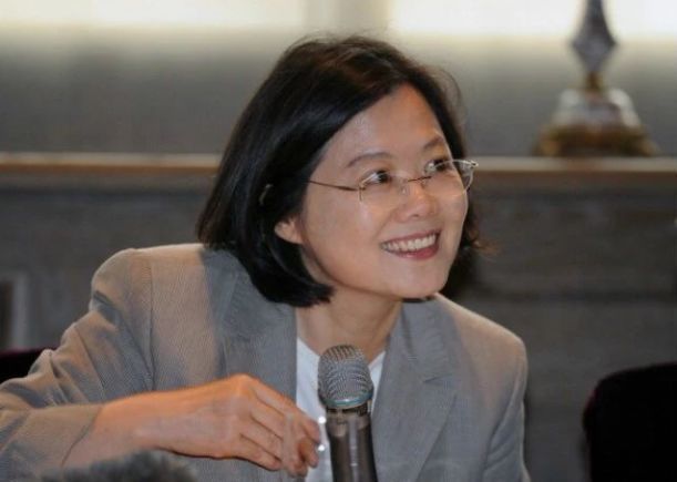 蔡英文又嗨了！只因英国扬言南海建军事基地