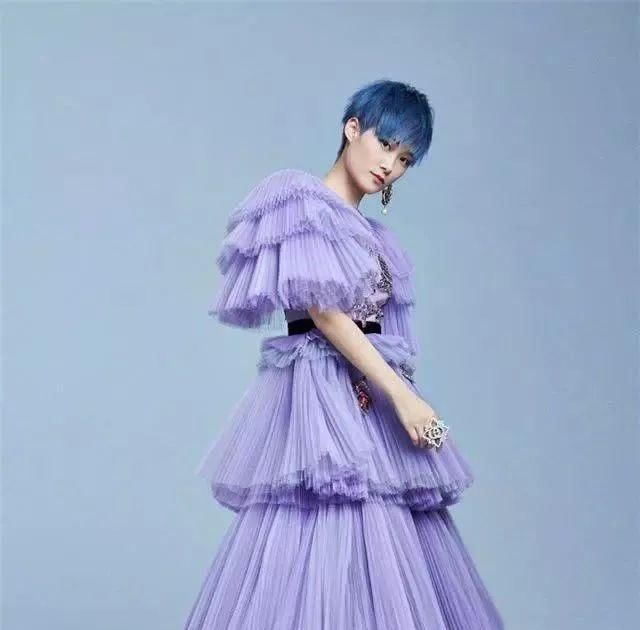 同穿紫色礼服，刘涛优雅大方，宋茜霸气冷艳，刘诗诗温婉柔美