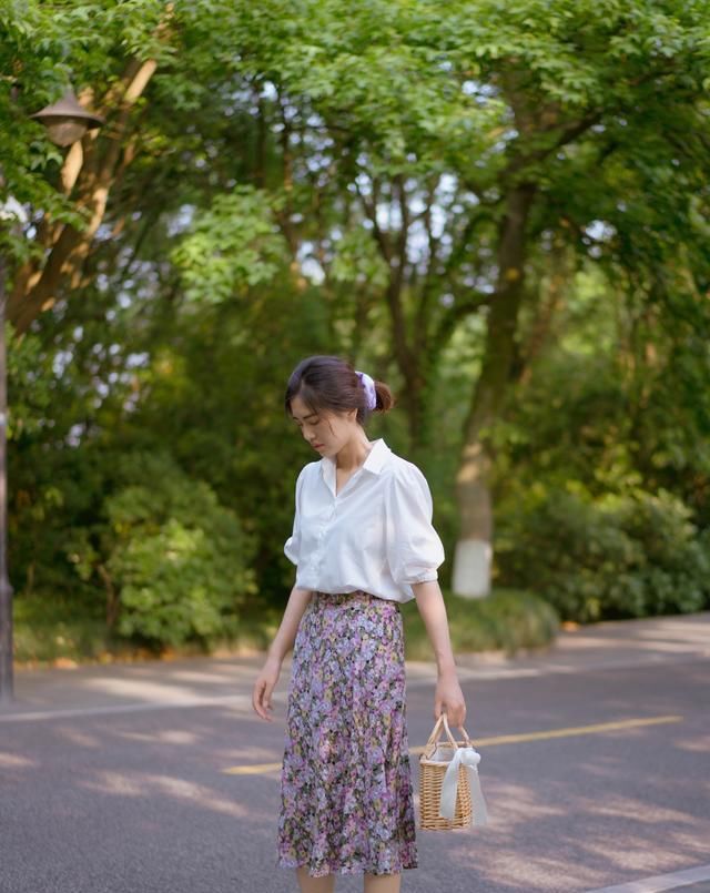 「气质」衬衫+裙子=初夏最高级的搭配,减龄又显气质,时尚博主都上头了