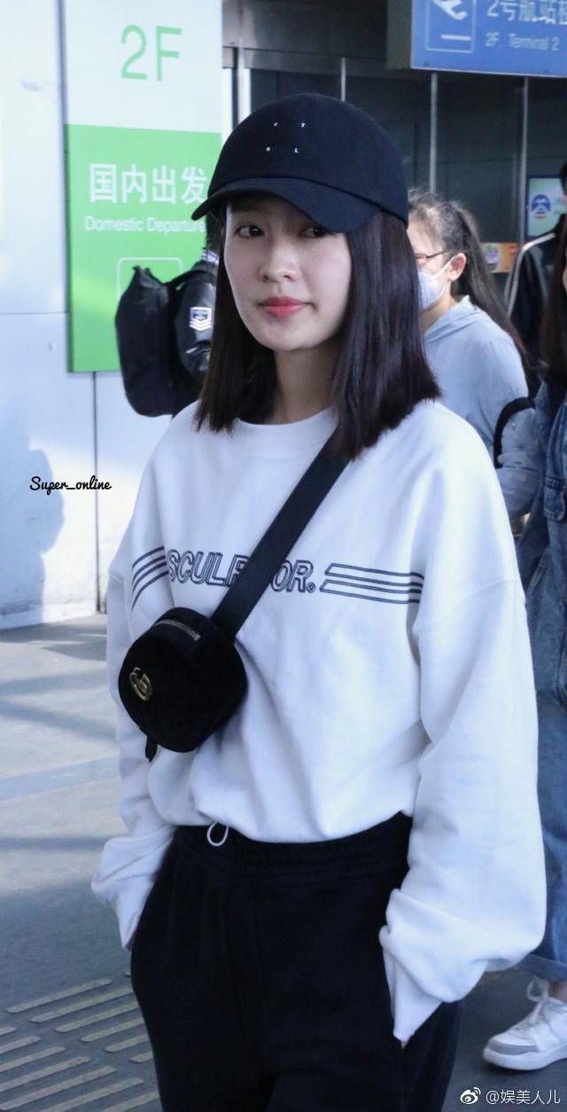 李沁真的超美的，素颜也好看!