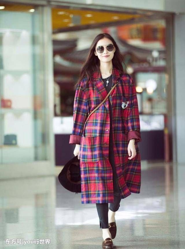 景甜撞衫同龄倪妮，居然输的一败涂地!网友:还不是你不够自信!