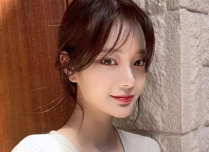 「起床」一觉醒来之后,你的刘海还好吗?4个技巧让短刘海不乱翘!