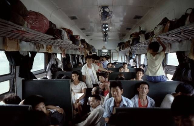 80年代火车上老照片, 还有多少人记得那时候坐火车什么样