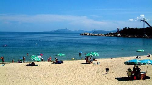 这座靠外地人撑起来的城市，近三分之二都是外地人，不是北上广