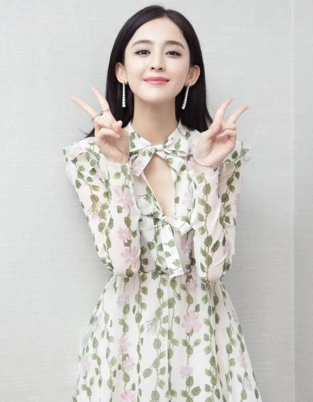 #看起来#出门野餐,怎么可以少了碎花裙?