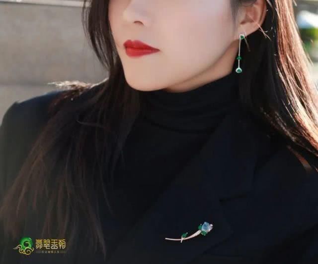 #佩戴#想要戴出女神范,教你一招——翡翠耳环!