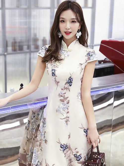 『 仙气』连衣薄如蝉翼美如画，杨柳细腰旗袍装,