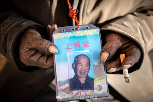 一座佛道共存的寺庙，几位饱经沧桑的信徒