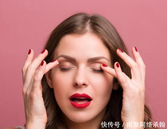  正确@原来这才是眼霜的正确使用方法！效果居然可以翻倍，以前都白用了