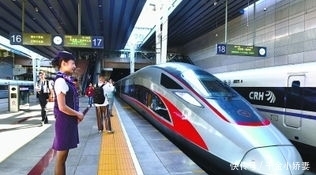 下车抽烟高铁开走了怎么办？追车太傻了，跟乘务员说一句话就搞定