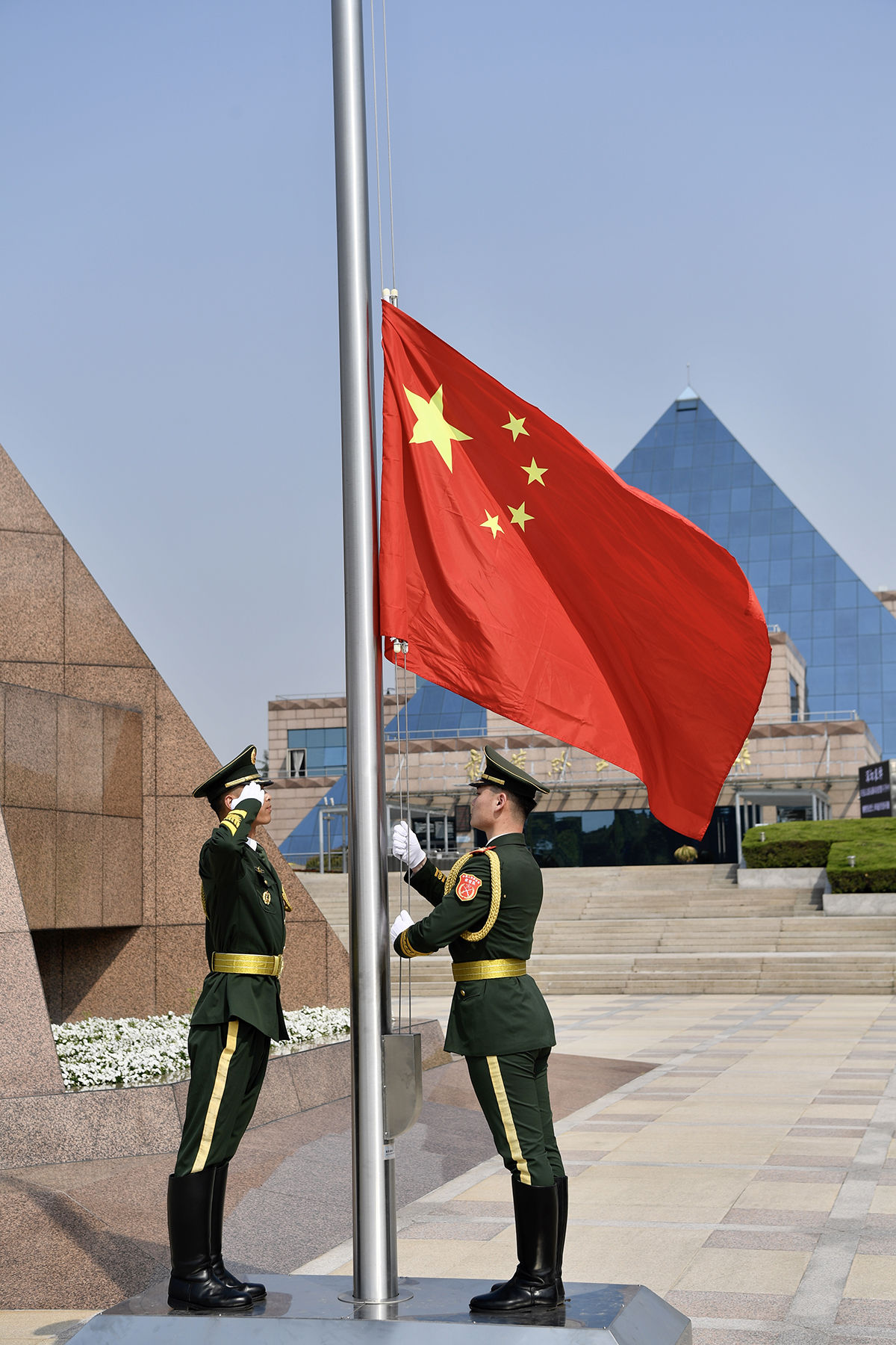  『全城』这一刻，上海，全城志哀