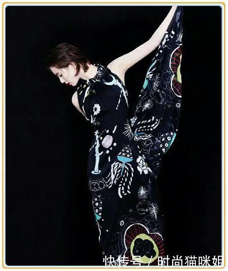 路人抓拍下的刘诗诗，毛衣太紧超抢眼，但看完下半身我沉默了