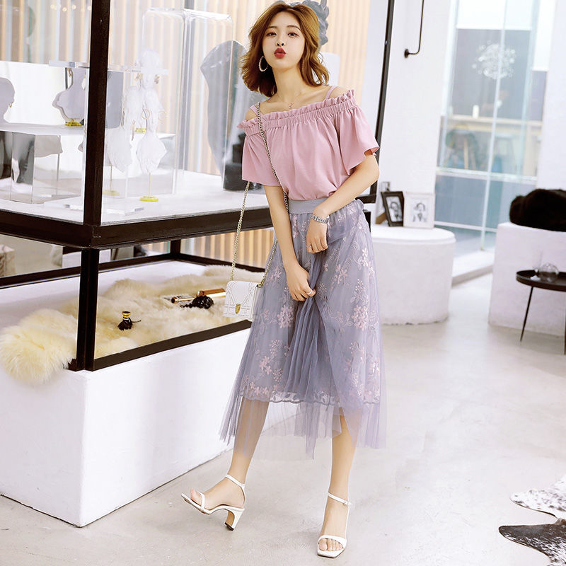 谁说太丰满穿衣不好看?我姐这样穿，简直太有女人味!迷死人了