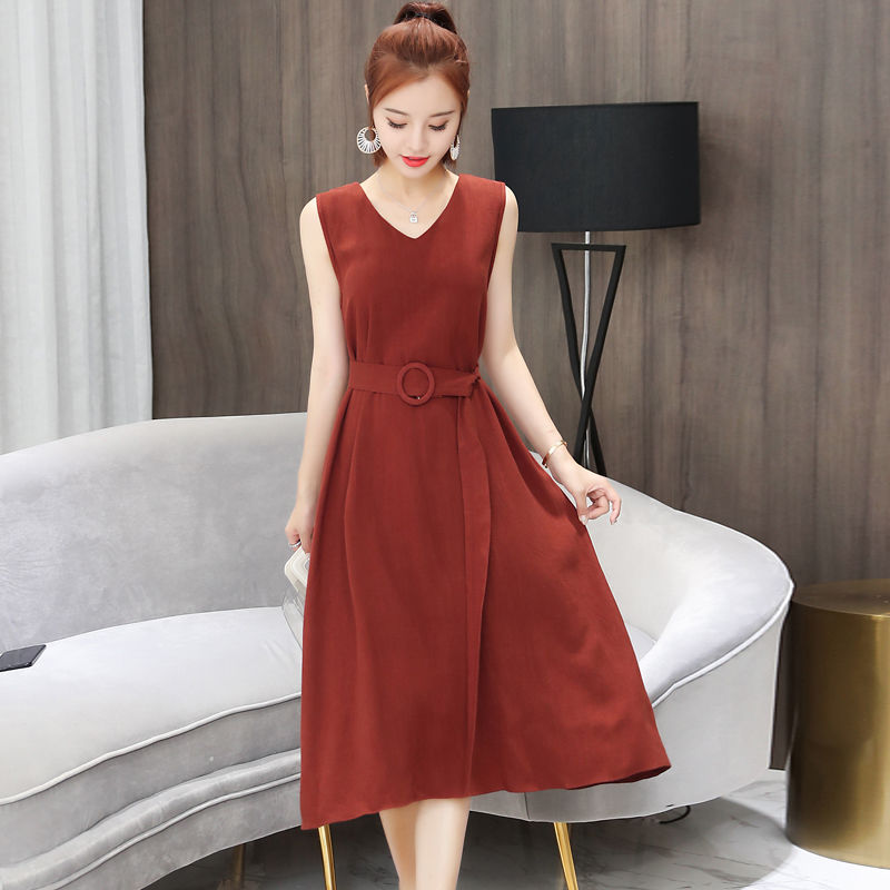 有一种裙叫“露肩裙”，百分80女人穿性感俏皮，清新像个小姑娘