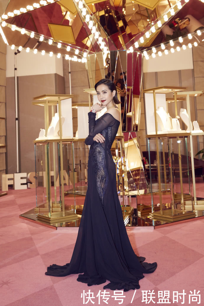 蔡依林155cm的身高，穿一字肩鱼尾裙也不丑，180的效果都出来了！