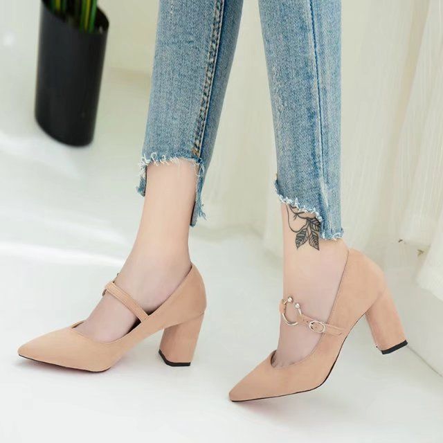 平稳舒适的粗跟单鞋，适合30岁以上的女人，显高又显气质