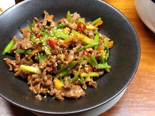  【小炒】吃不够的牛肉菜谱，湘味小炒黄牛肉，美味下饭，让人赞不绝口