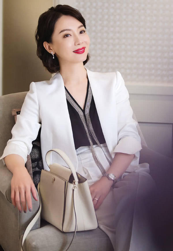 陈数不愧为口红达人，选对色号艳压群芳，这才是明星的最爱！